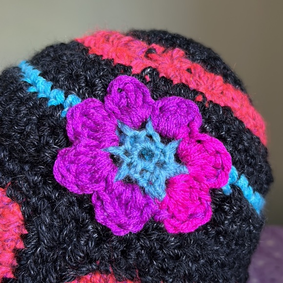 Crochet  flowers  beanie medium acrylic yarn new - Picture 2 of 9